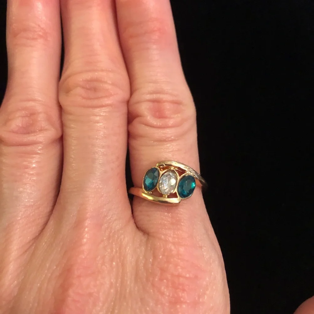 Gold Tone Green and White Faux Gemstone Ring